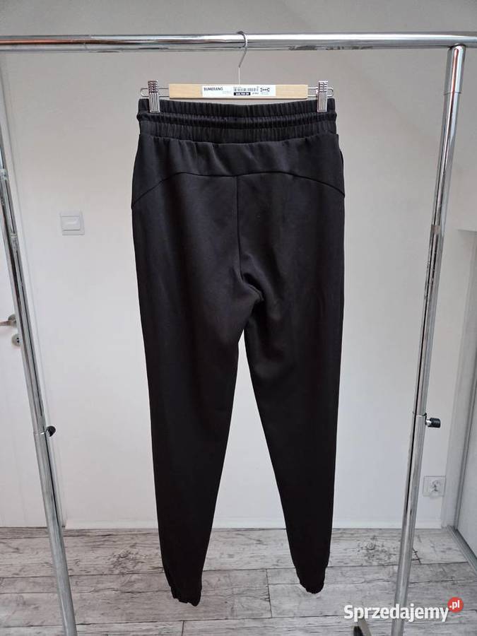 Czarne spodnie sportowe joggersy z ozdobną małopolskie Liszki