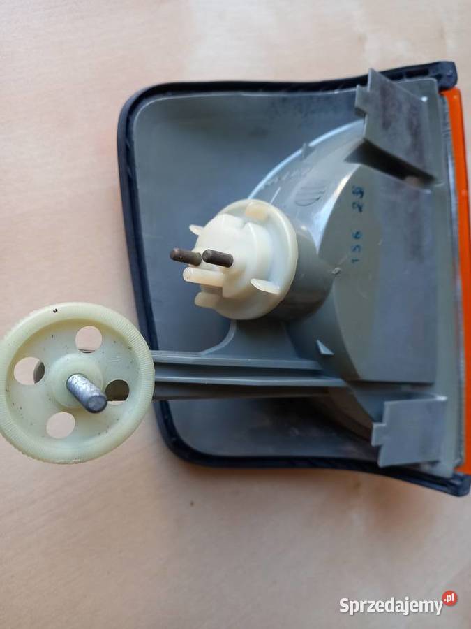 Mercedes W 201 kierynkowskaz lewy HELLA Bukownica