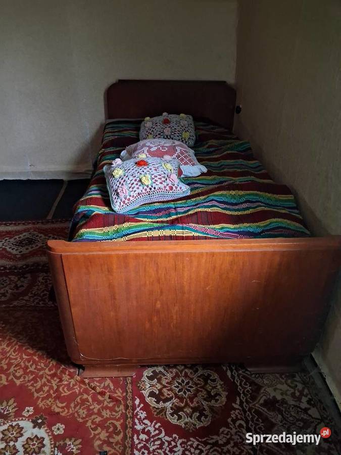 Łóżko porządne stare drewniane Krupniki sprzedam