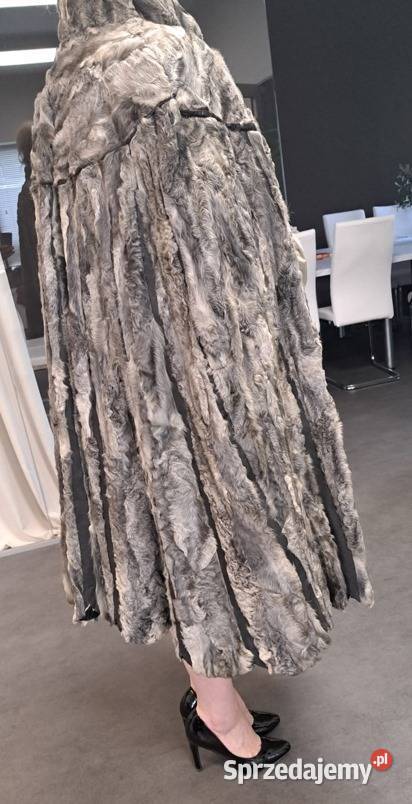XL Elegancka peleryna z karakuł szary/srebrny Gaszowice