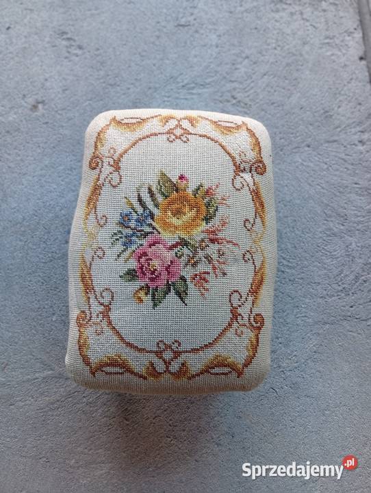 fotel w stylu Ludwikowskim z podnóżkiem 384 Fotele Byczyna sprzedam