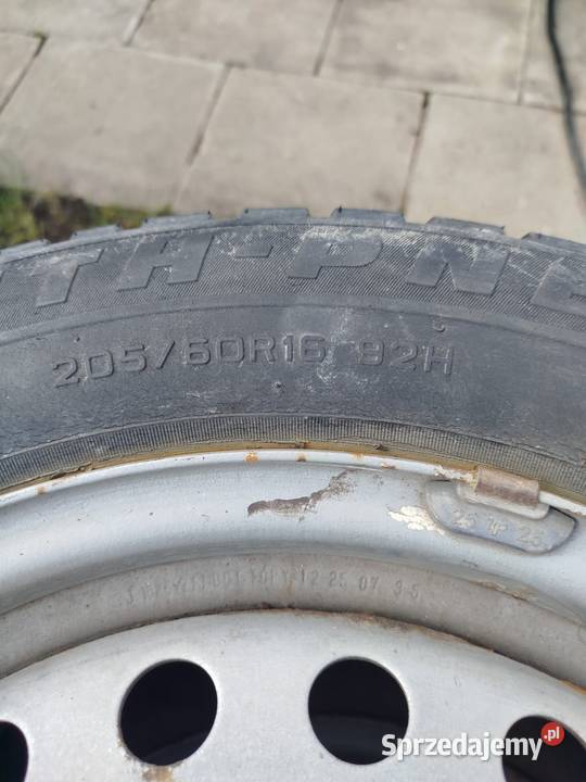 Na sprzedaż felgi stalowe z oponami 20560 R16 do Rykoszyn