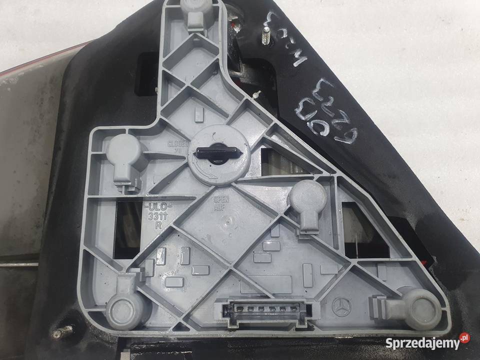 LAMPA PRAWY TYŁ SEDAN MERCEDES W203 EU