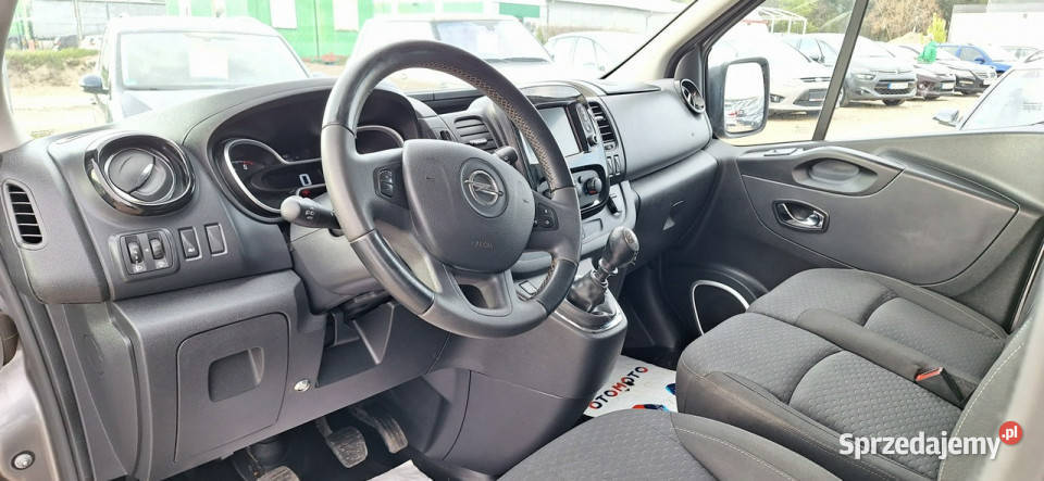 Opel Vivaro duza navi long 9 OSOBOWY II 20142019 gniazdo AUX Lębork