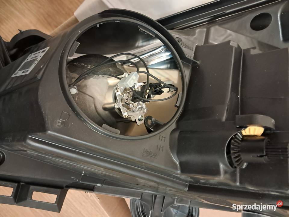 VALEO REFLEKTOR 043376 PRZÓD PRAWY OPEL CORSA D