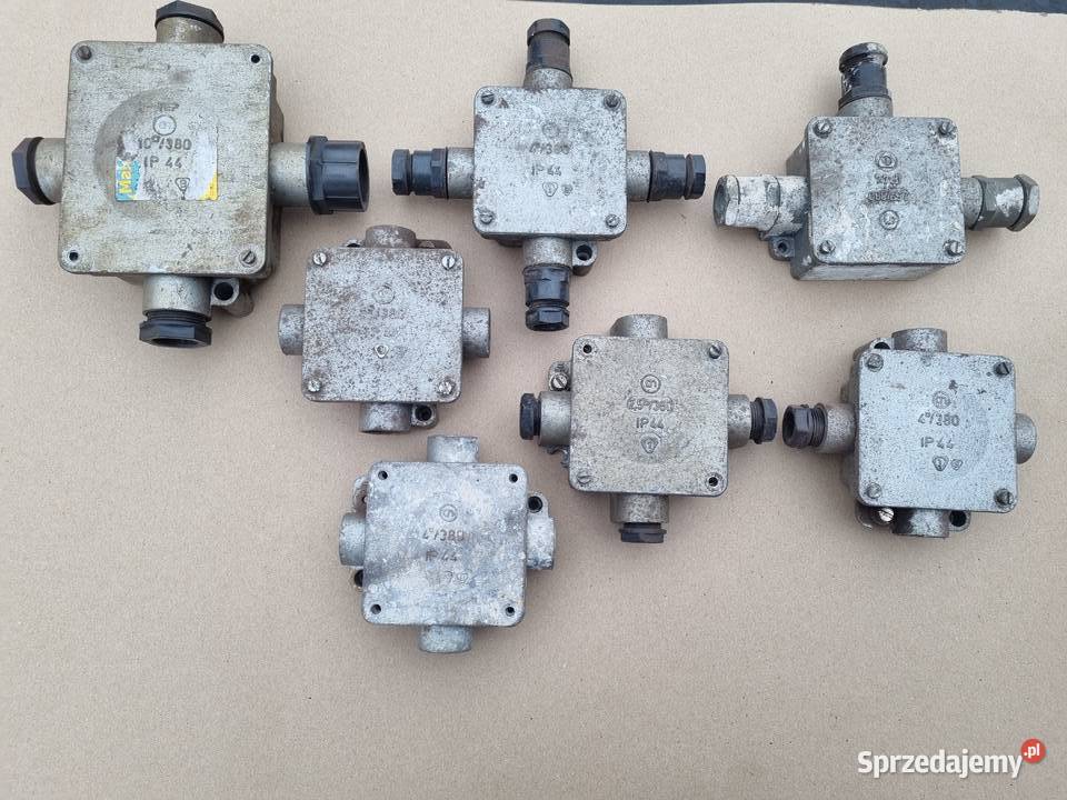 Stare aluminiowe puszki elektryczne 7 sztuk