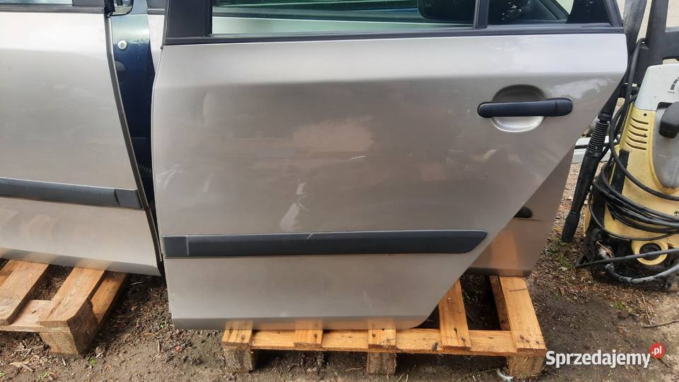 drzwi lewe tylne Skoda Fabia II lak 9202 0714r Dębno