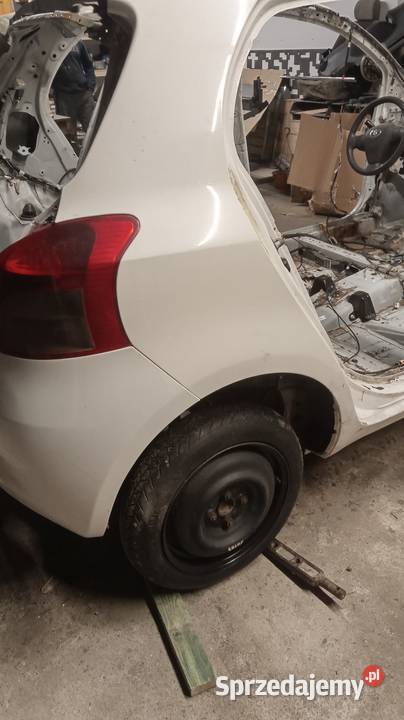 Toyota Yaris błotnik prawylewy sprzedam