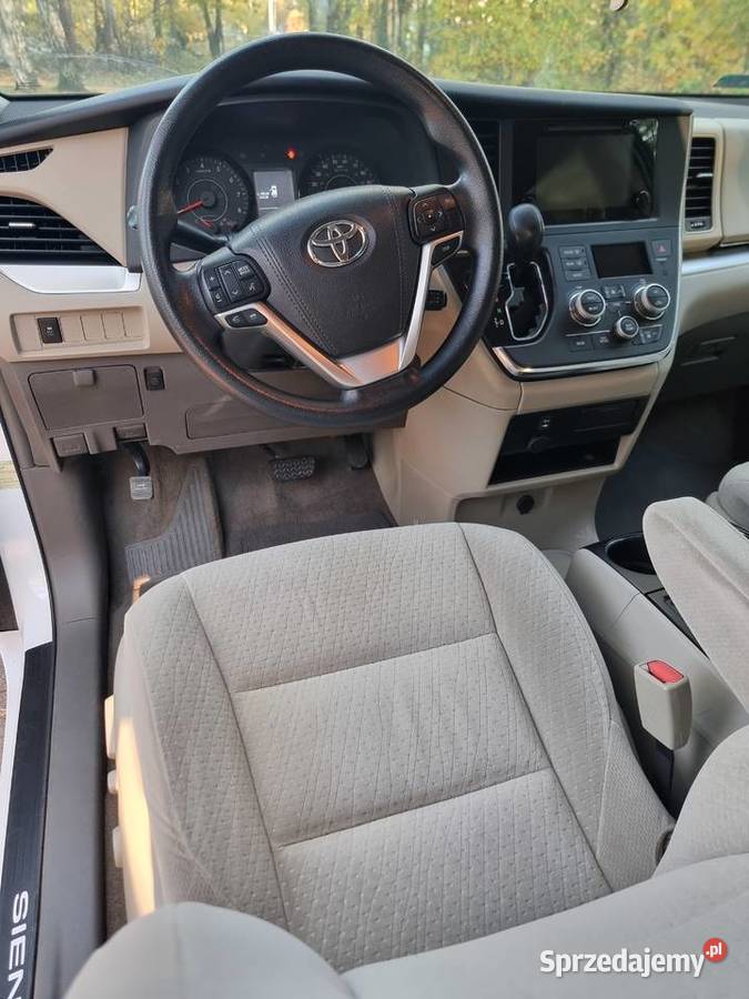 Toyota Sienna 35 LE V6 FWD Rok produkcji 2015 Białystok