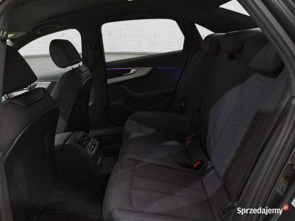Audi A4 Limousine B9 2015 Komorniki