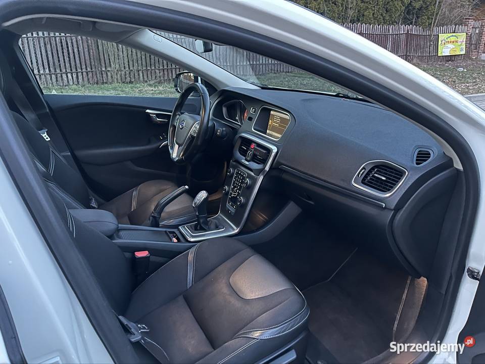 Volvo v40 16 d2 Momentum Możliwa zamiana na BMW nieuszkodzony mazowieckie Warszawa sprzedam