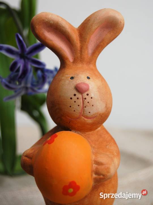 Zając wielkanocny z pisanką figurka ceramika wielokolorowy lubelskie Lublin