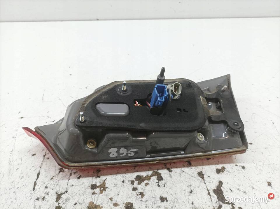 LAMPA TYŁ W KLAPĘ LEWA LIFT SEDAN E16 E17 świętokrzyskie