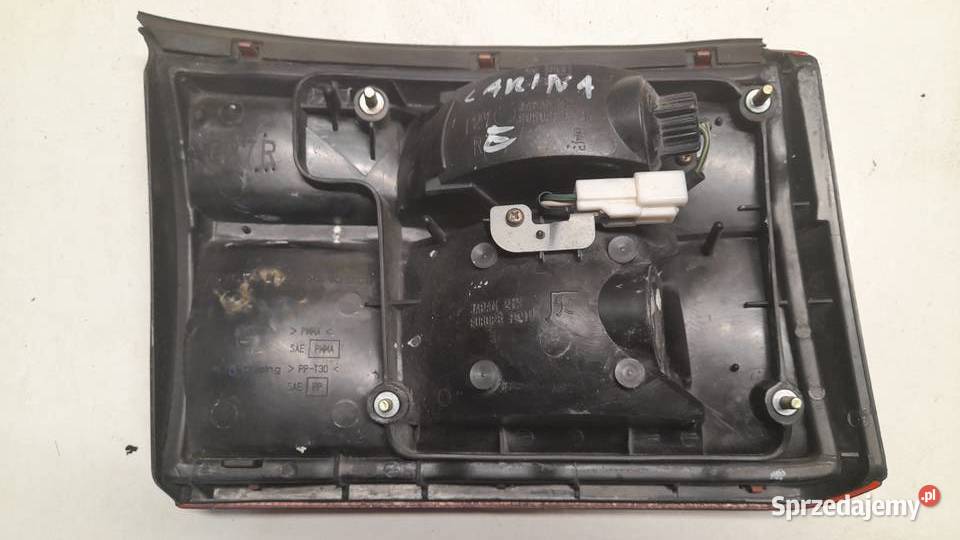 Toyota Carina E kombi lampa tył prawa w klapę