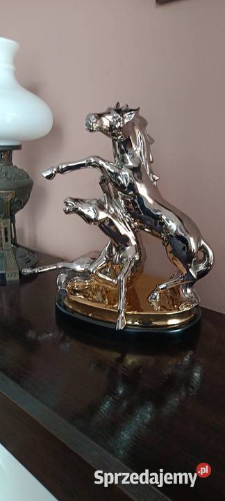 Figura porcelanowa koni Figurki i rzeźby Tarnów