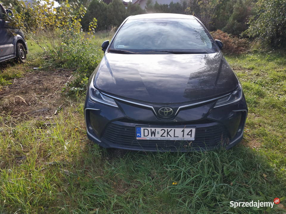 Syndyk sprzeda Toyota Corolla 16 Executive benzyna Wrocław