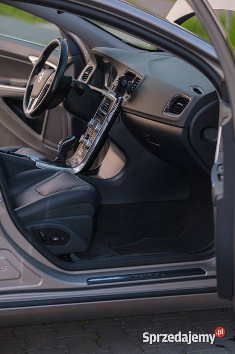 Volvo V60 D6 AWD Plugin Hybrid Summum automatyczna lubelskie Puławy