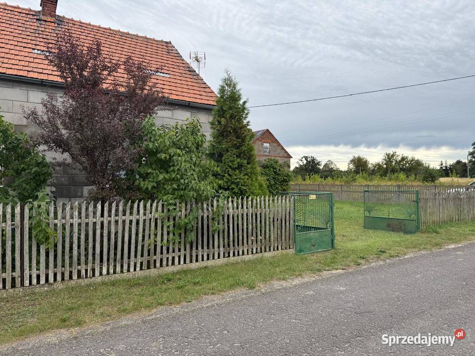 Dom jednorodzinny z budynkami gospodarczymi wolnostojący