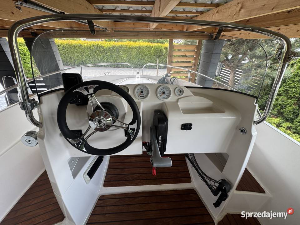 Łódź Am Yacht AM 560 z silnikiem zaburtowym Turek