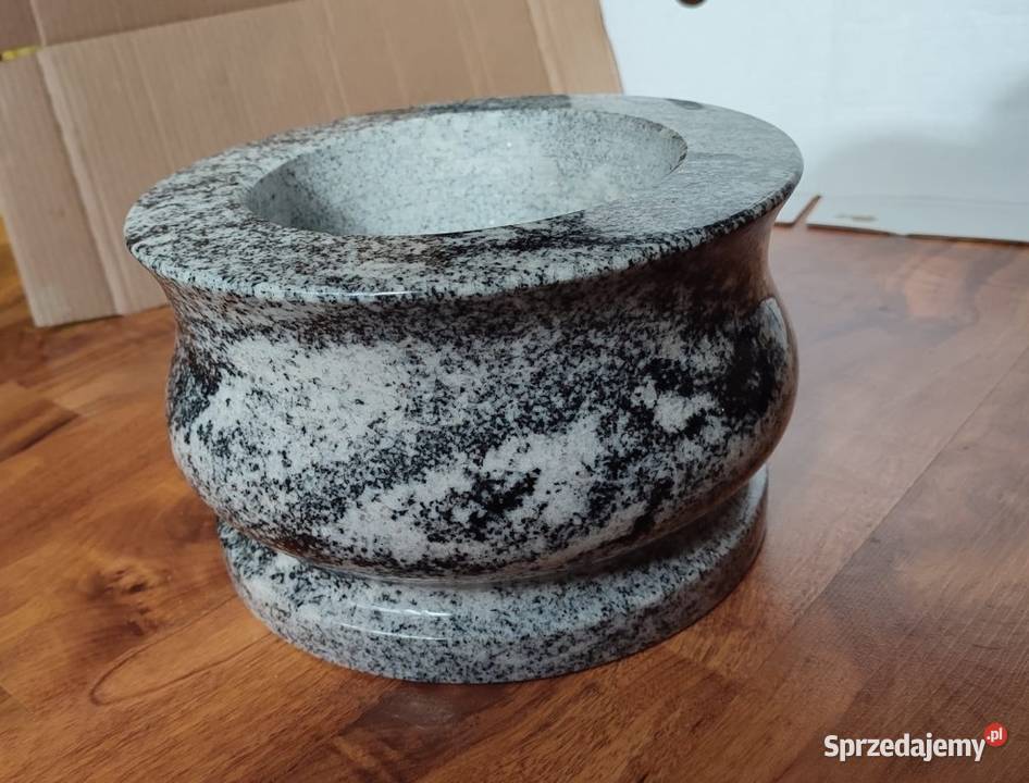 misa granitowa nagrobna donica na cmentarz
