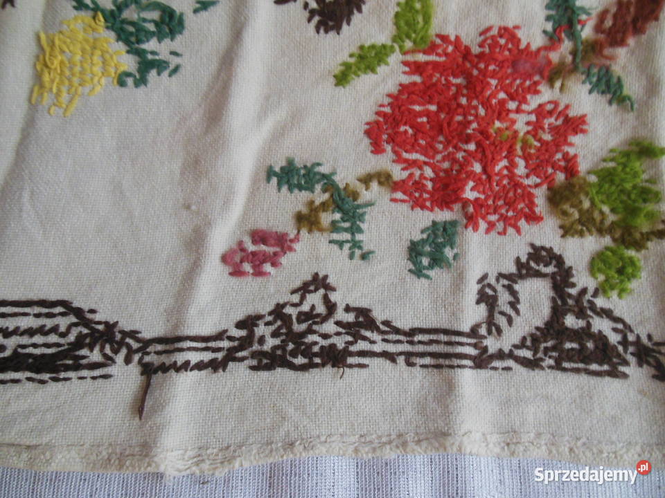 Bieżnik haftowany recznie w róże świętokrzyskie Kielce