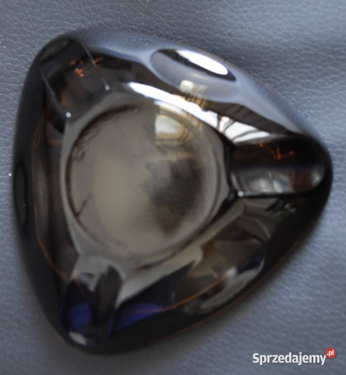 Trójkątna popielniczka z Francji