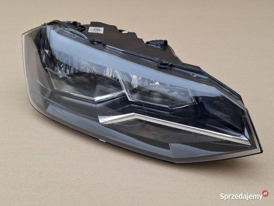 VW POLO VI 6 2G REFLEKTOR PRAWY LAMPA PRAWA H7 Bieleń