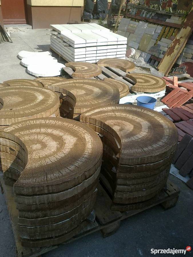 Na ścieżkipień betonowy duży Kargowa