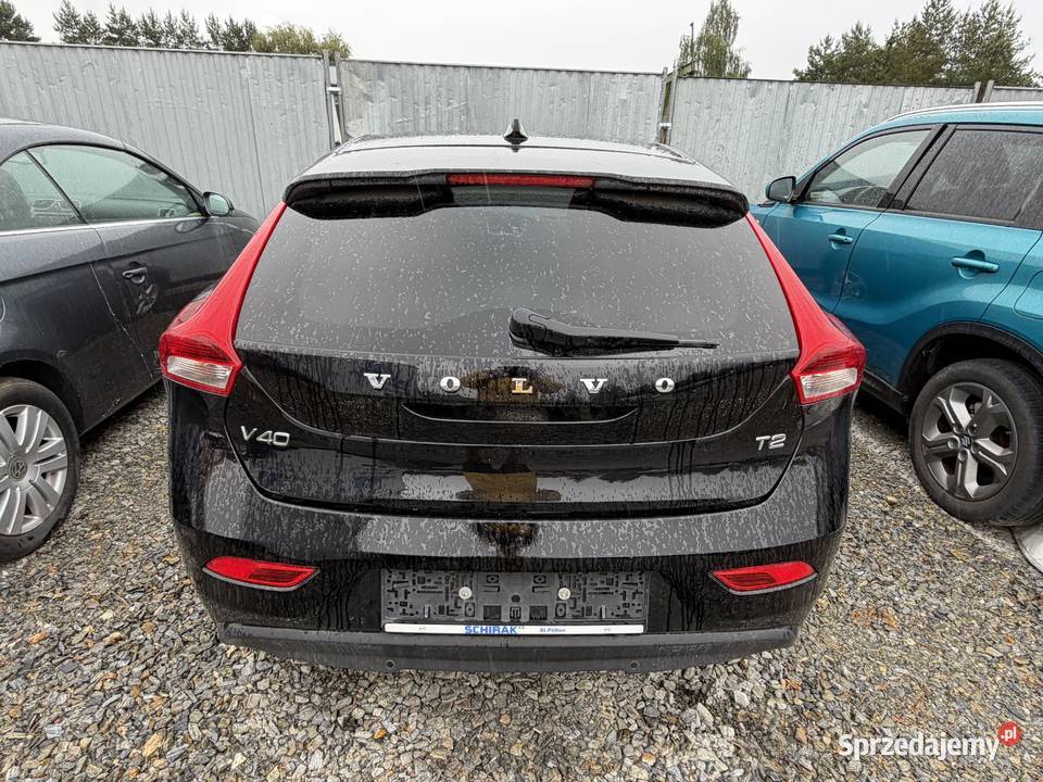 VOLVO V40 V4 LIFT 20 Benzyna 2019 MOMENTUM 45