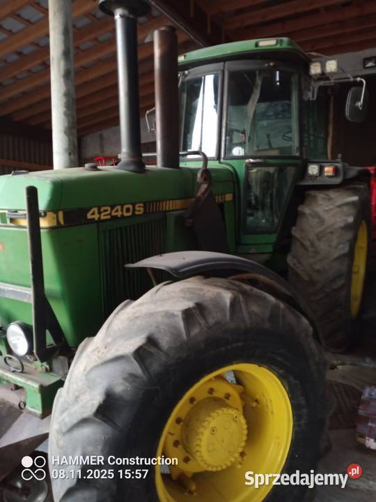 John Deere 4240s