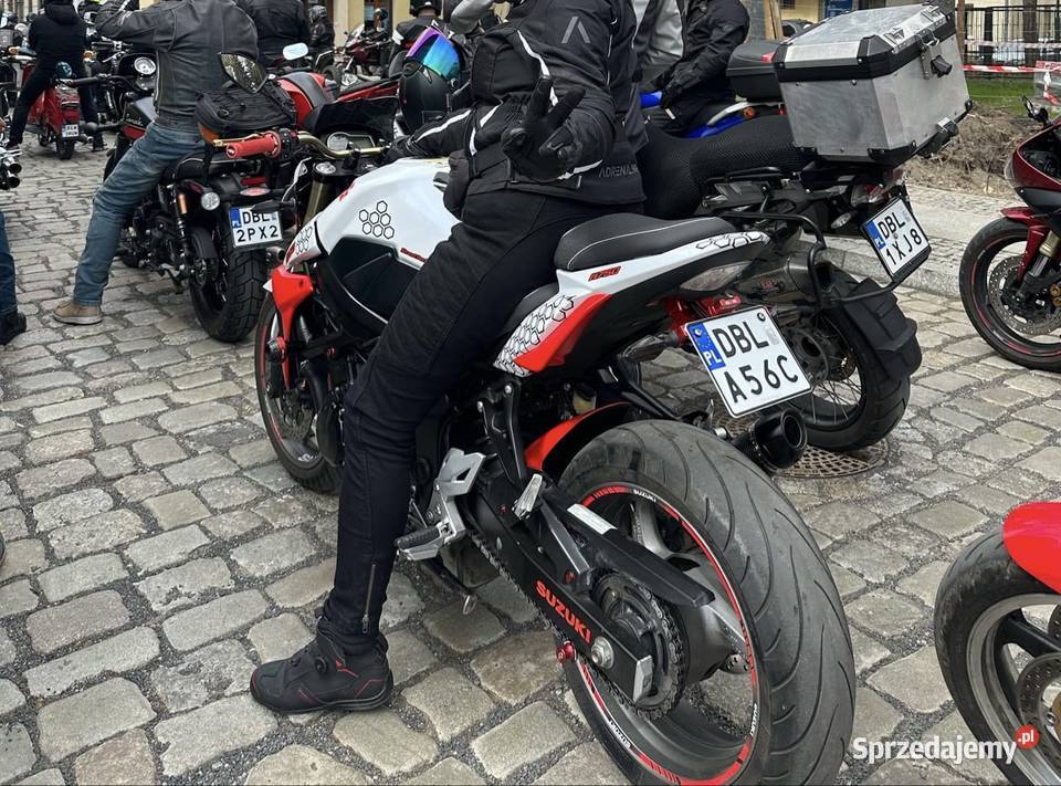 Suzuki GSR 750