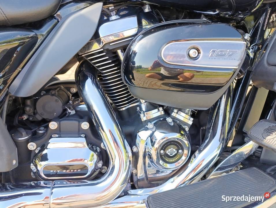 Harley Davidson Road Glide Ultra FLTRU 107 M8 Czarna