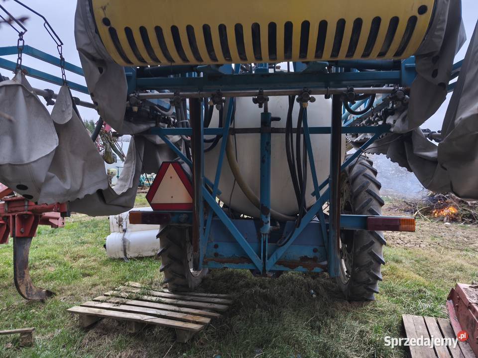 Opryskiwacz z pomocniczym strumieniem powietrza Ujkowice