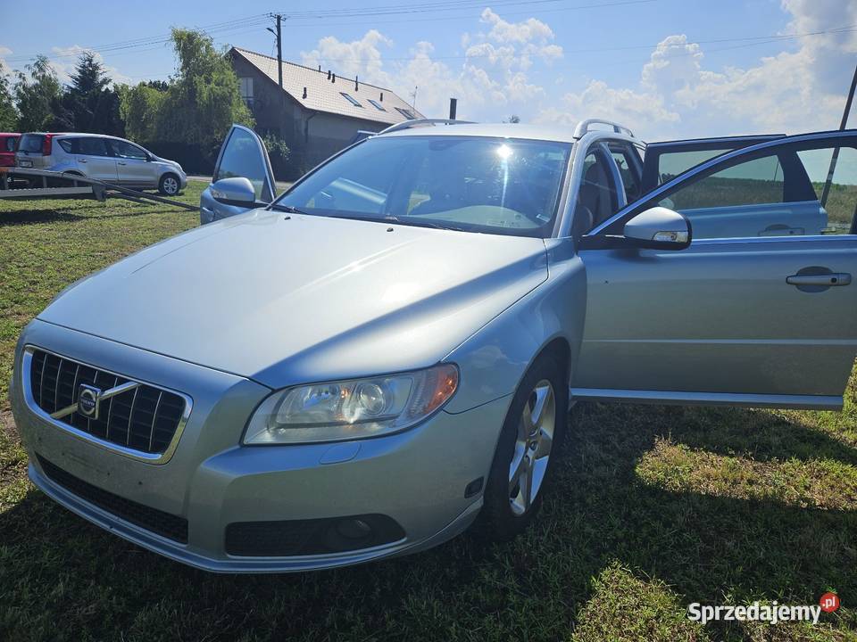 Volvo V70 2008r 20 benzyna 145 Summum Ładny Karolew sprzedam