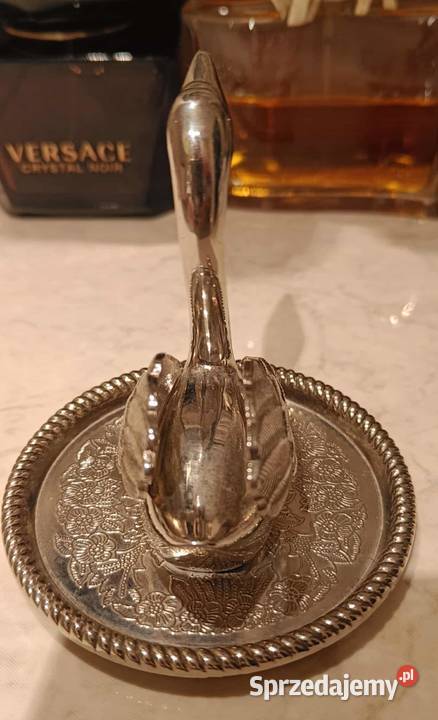 Figurkastojak do biżuterii łabędź na tacce