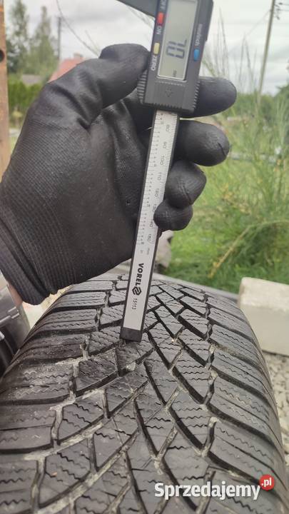 Sprzedam dwa koła zimowe VW 2055516 Czarna