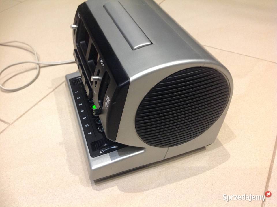 Stare Radio GRUNDIG Sono Clock 550 z papierami Audio