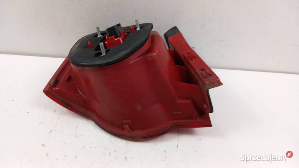 VW PASSAT B6 SEDAN LAMPA TYŁ PRAWA