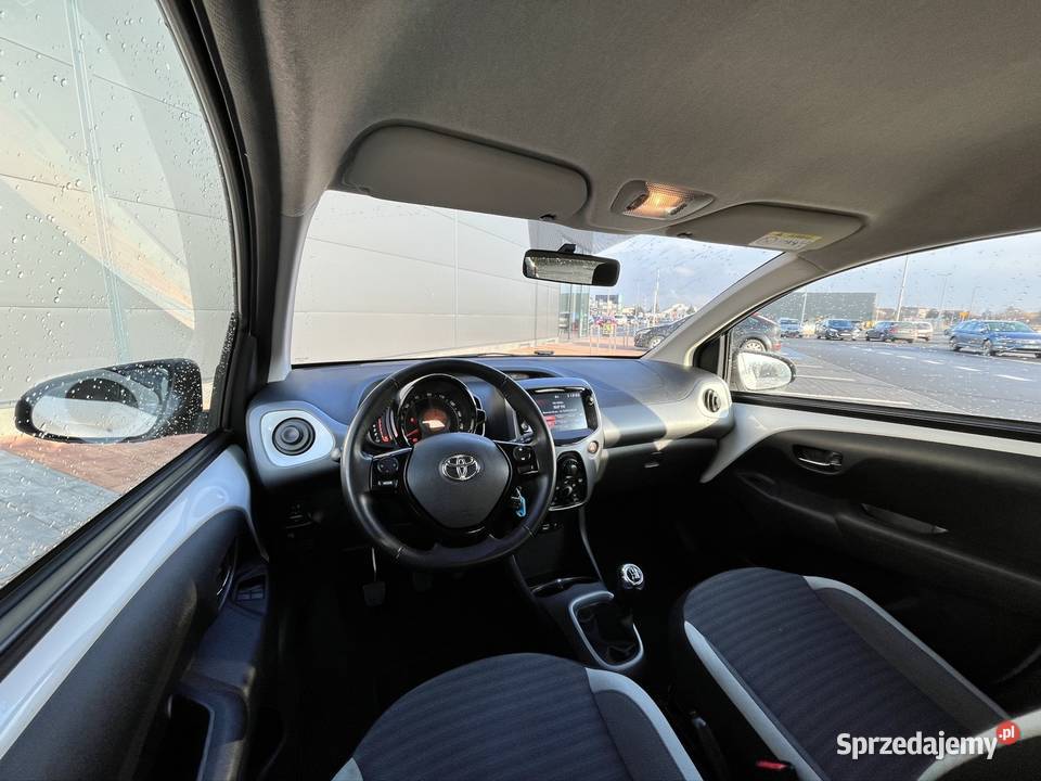 Toyota Aygo 10 VVTi Black Edition 4/5 Świdnica