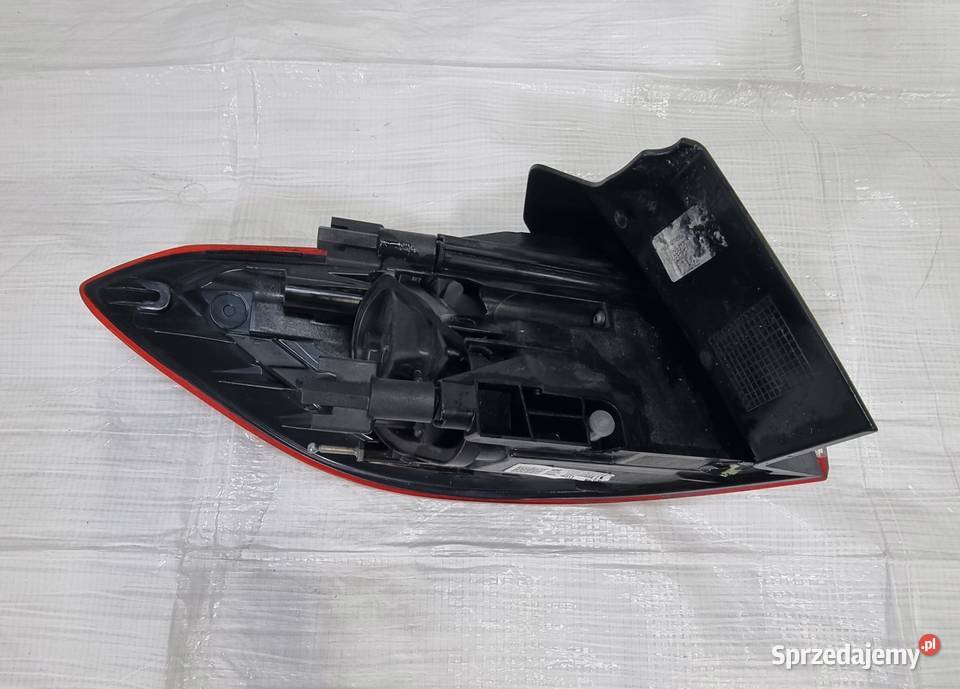 OPEL ASTRA V K LAMPA TYLNA TYŁ PRAWA W BŁOTNIK Zestawy części blacharskich