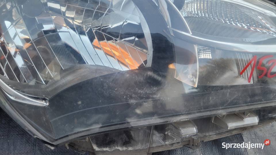 TOYOTA YARIS III 3 LIFT REFLEKTOR PRAWY LAMPA