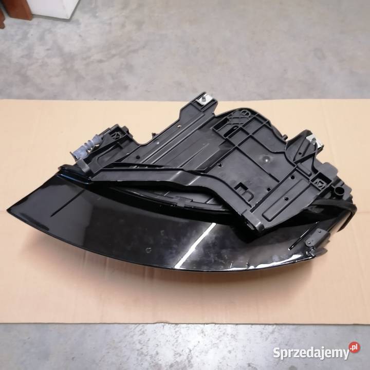 Lampa Audi A4 B8 Bi xenon nie skretny prawy Części samochodowe Ścinawa