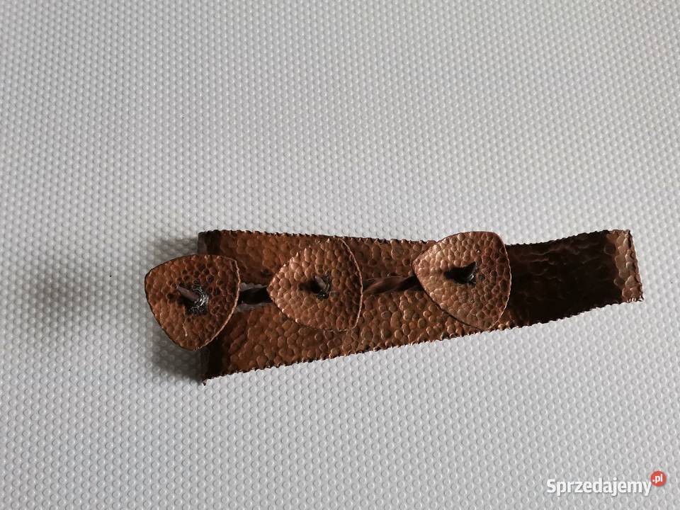 Stary miedziany świecznik metaloplastyka design