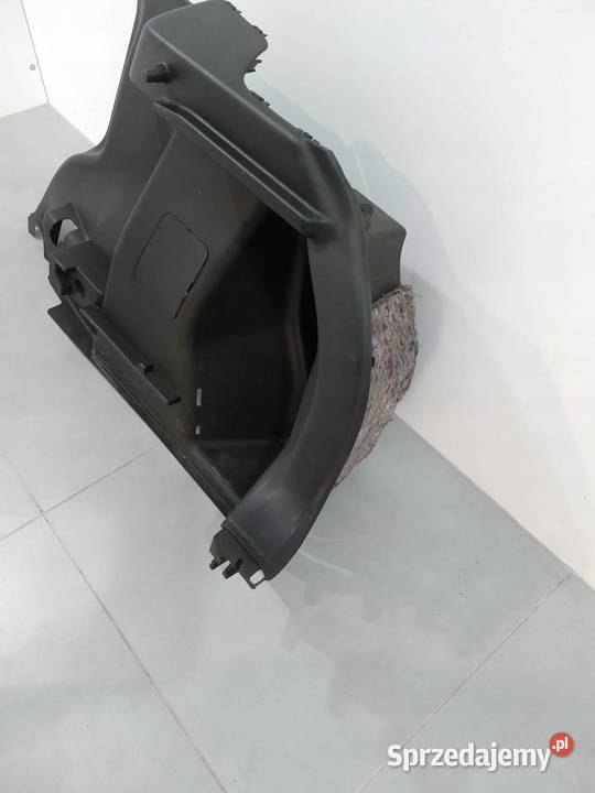 TAPICERKA BOCZEK BAGAŻNIKA PRAWY TYŁ Suzuki Tapicerki samochodowe