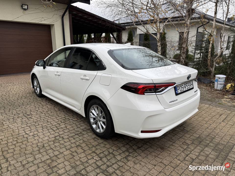 Toyota Corolla 18 Hybryda sedan salon Polska sprzedam