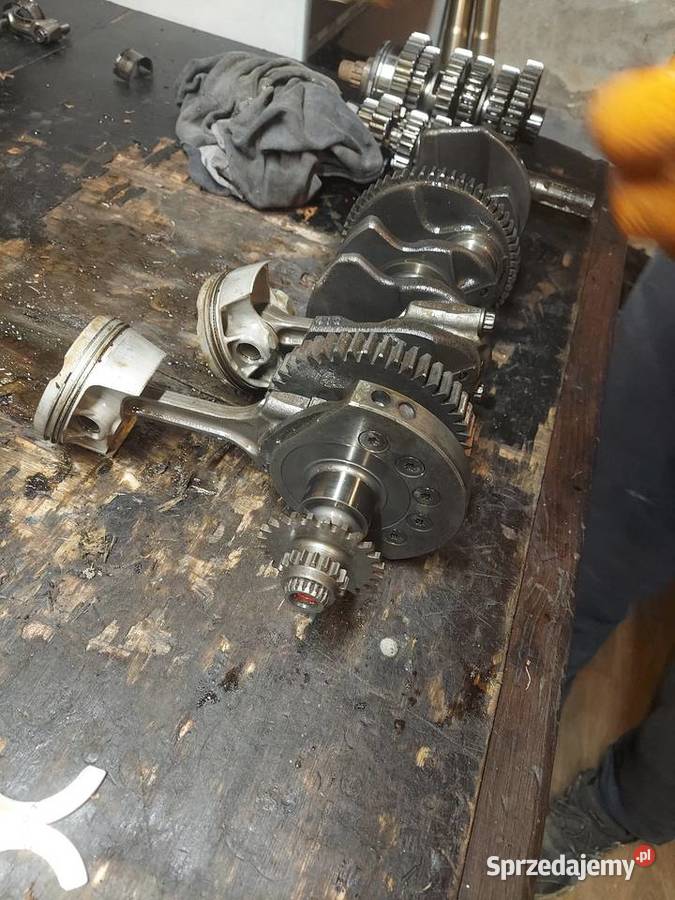 Częsci silnik gsxr 1000 k8 Blizne