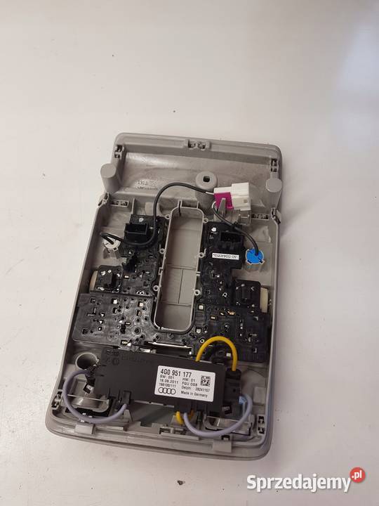 LAMPKA OŚWIETLENIE KABINY AUDI A6 C7 4G0947135 Przystajń