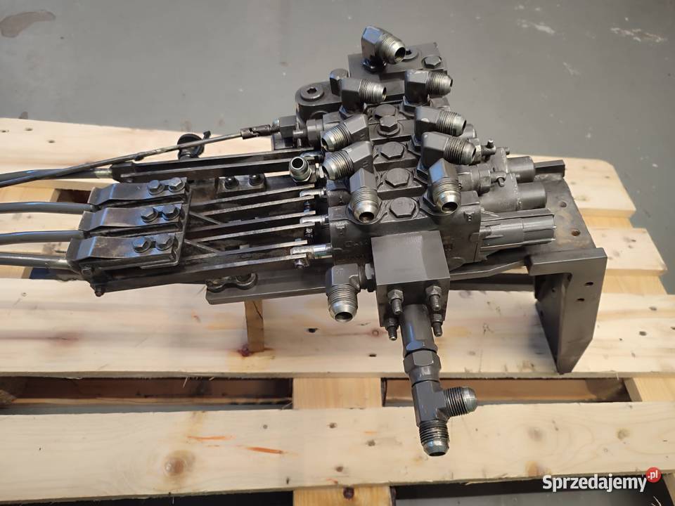 Rozdzielacz hydrauliczny R907282735 Valtra N123 Wilkowo