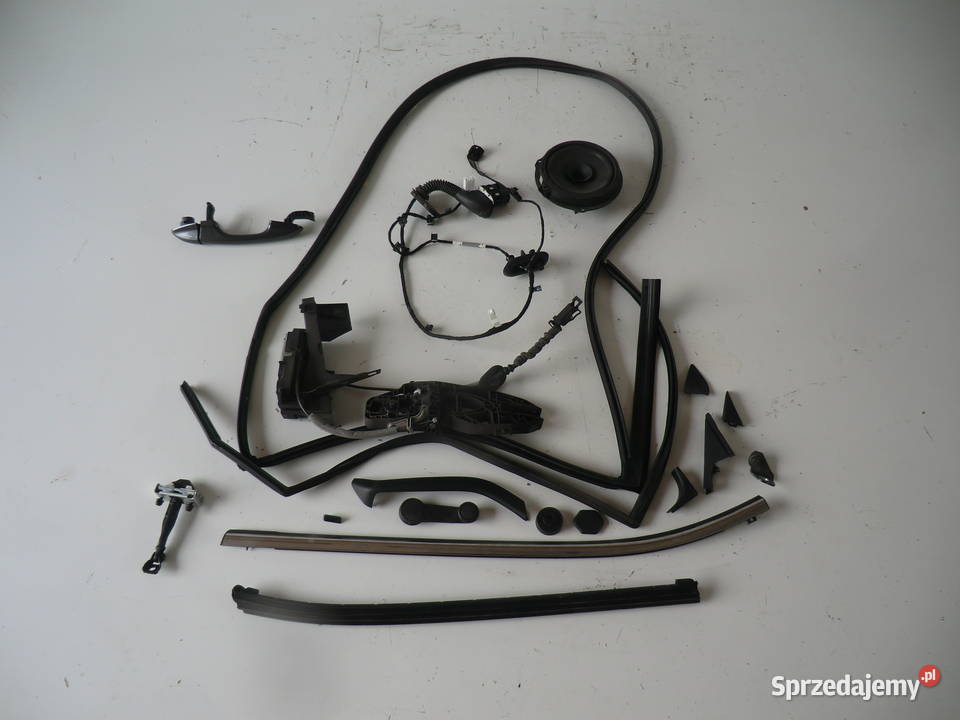 Fiesta MK8 Tapicerka drzwi tył lewy szyba Krzeszowice