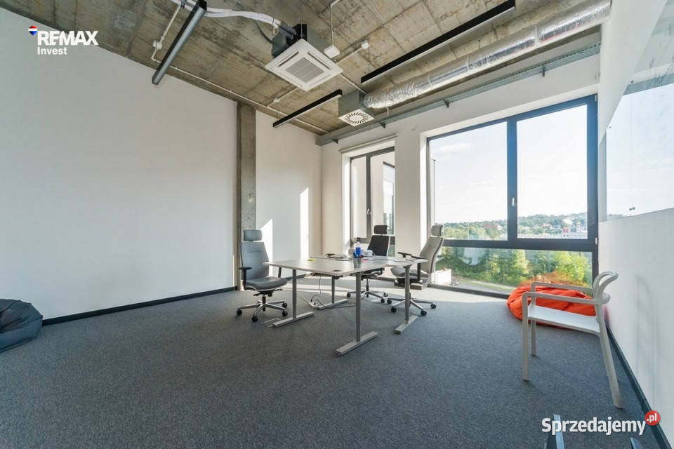 Nowoczesna siedziba firmy 360 m i parking